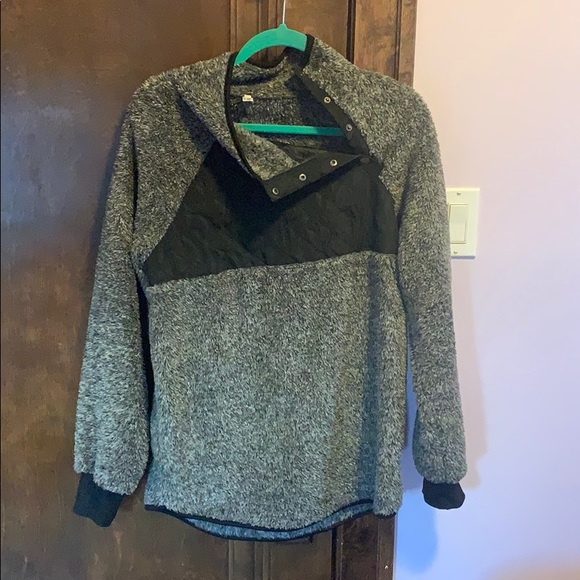 Fuzzy sweatshirt with asymmetrical collar- L - Picture 2 of 4